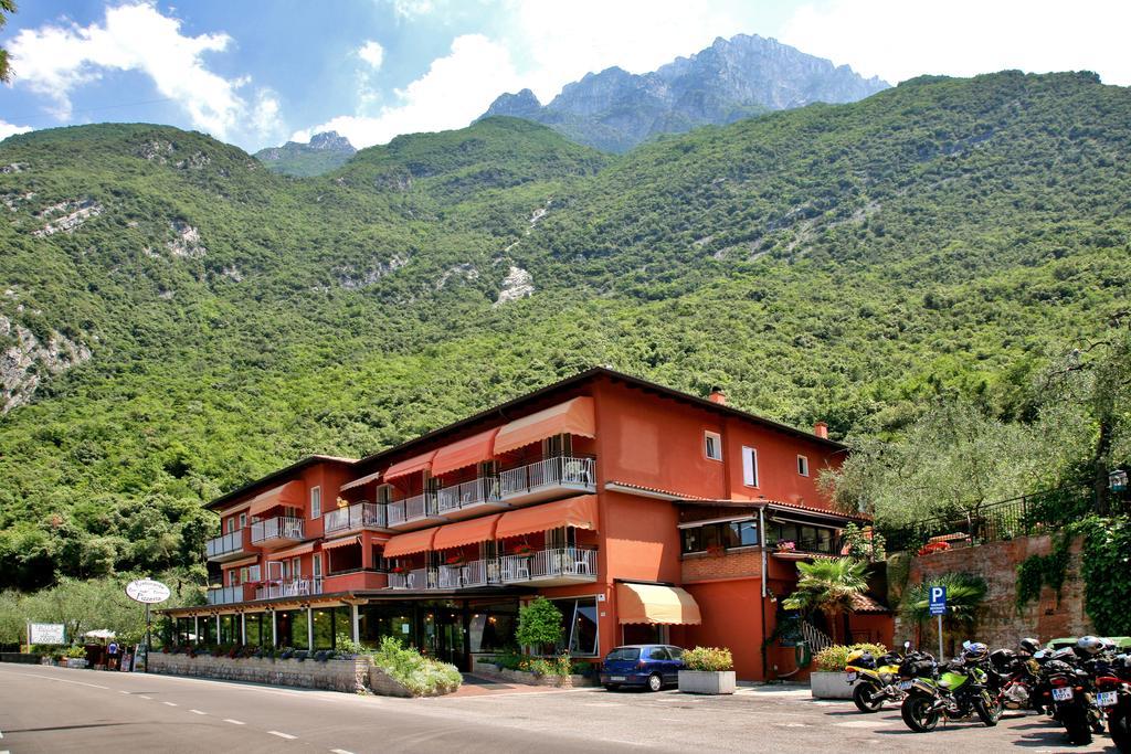 Hotel Baitone - Nature Village Malcesine Exteriör bild